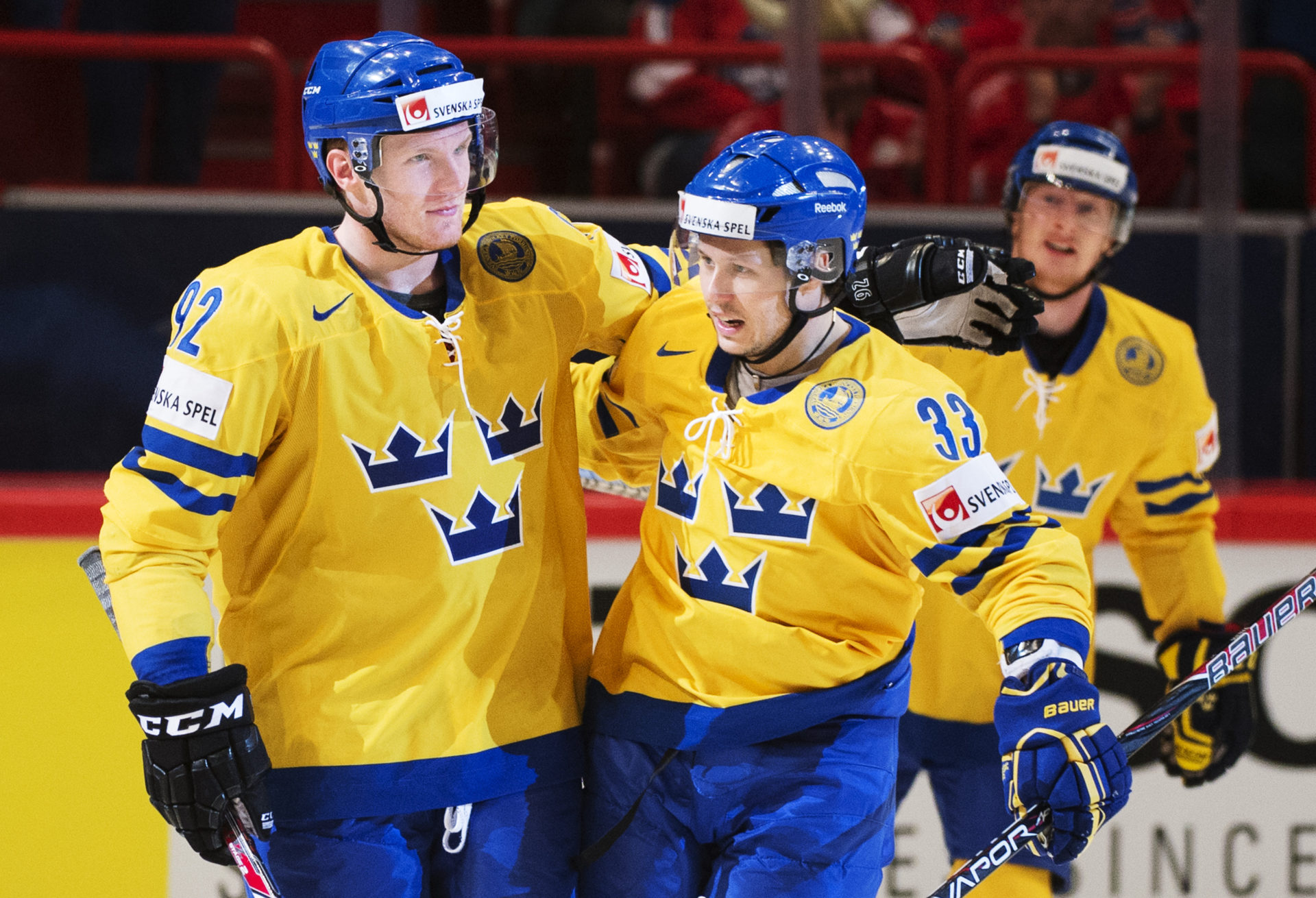 130508 Sveriges Gabriel Landeskog, Elias Flth och Simon Hjalmarsson jublar efter 1-5-mlet i matchen mellan Norge och Sverige under ishockey-VM den 8 maj 2013 i Stockholm.
Foto: Joel Marklund / BILDBYRN / kod JM / 86463